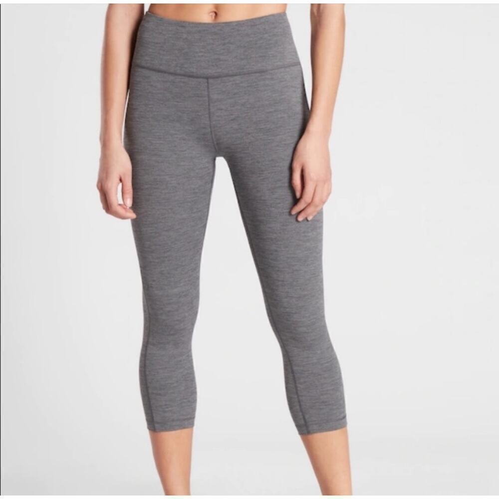Athleta Ultimate Stash Pocket Capri Leggings Size S, 21" Inseam EUC Heather Gray